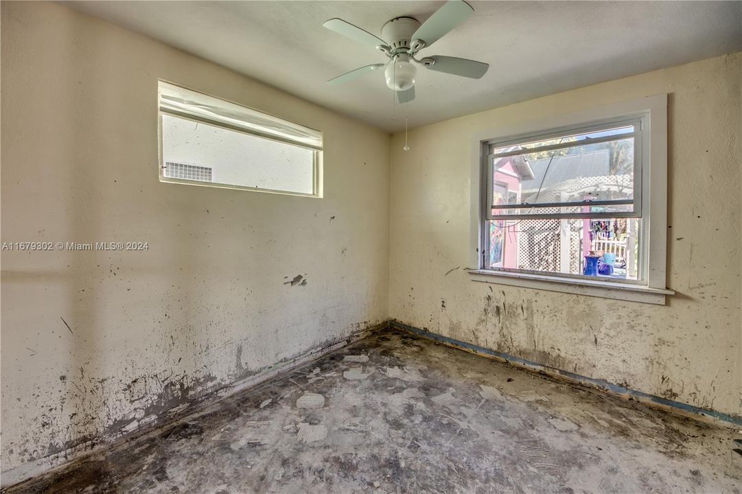 Spare room with ceiling fan