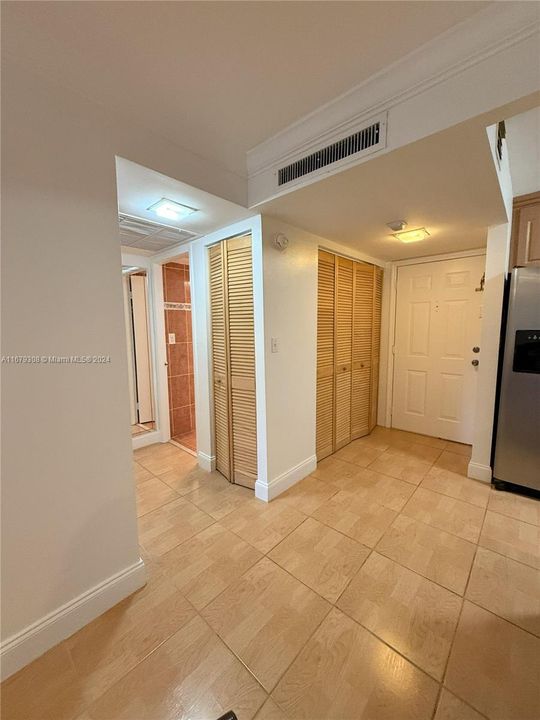 Active With Contract: $1,850 (1 beds, 1 baths, 670 Square Feet)