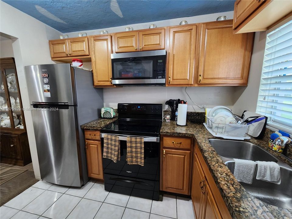 For Sale: $160,000 (2 beds, 2 baths, 828 Square Feet)