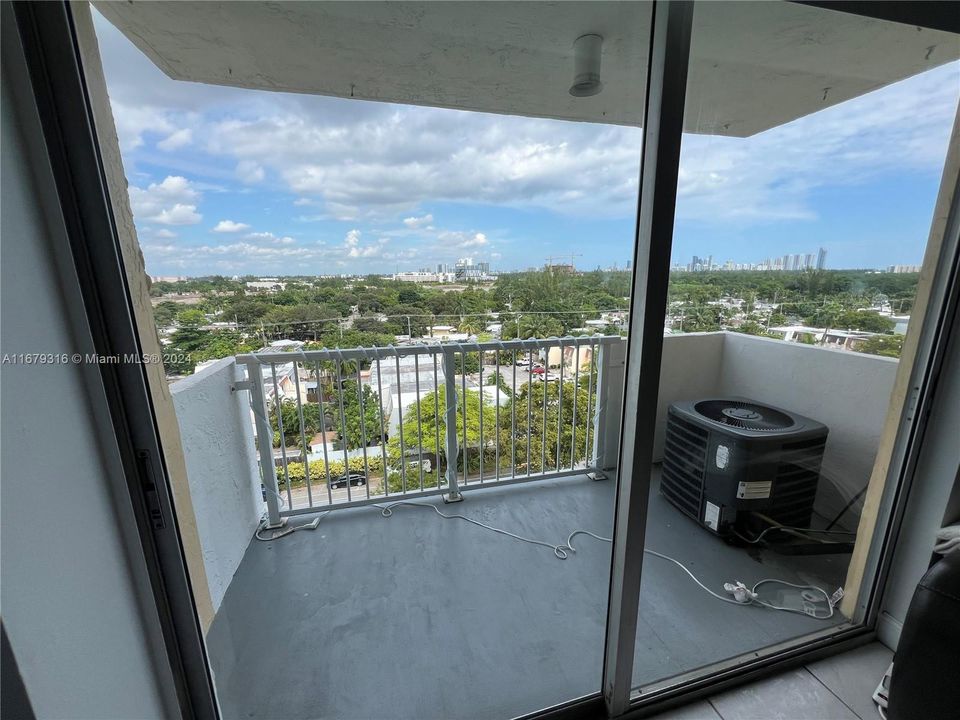 For Sale: $269,000 (2 beds, 1 baths, 984 Square Feet)