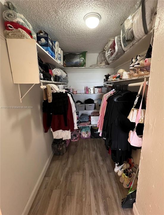 Walking Closet