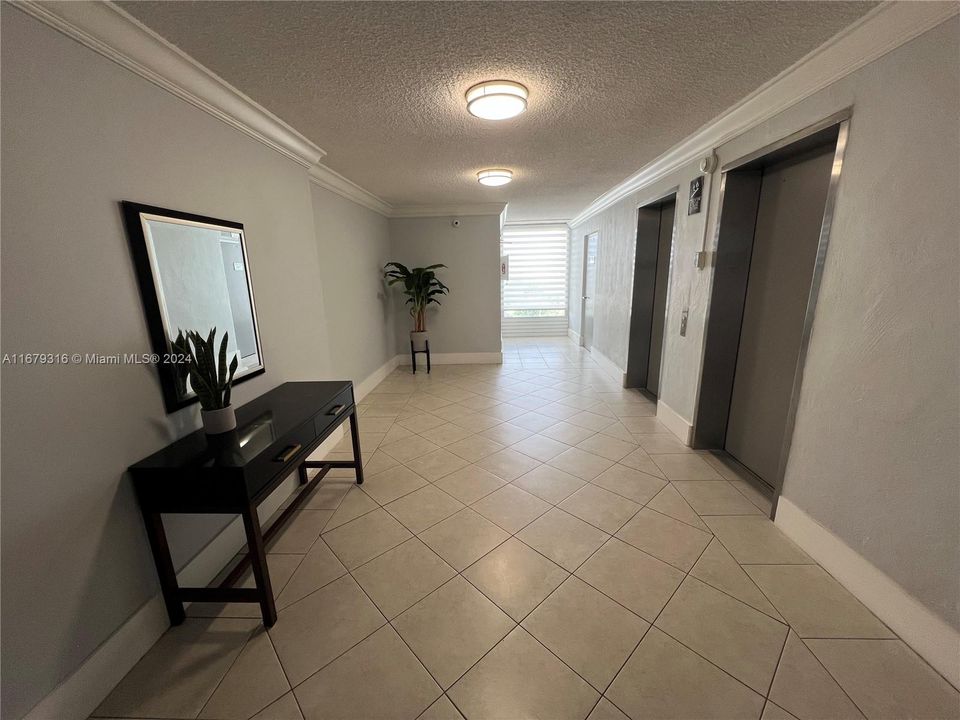 For Sale: $269,000 (2 beds, 1 baths, 984 Square Feet)