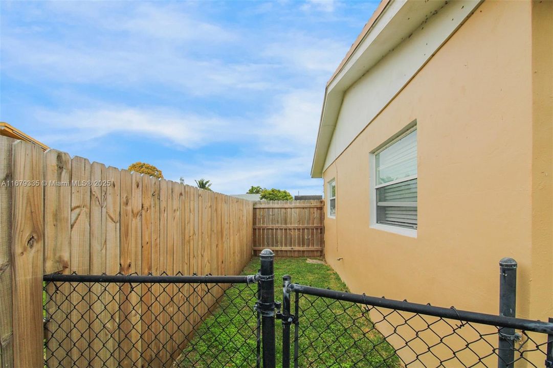 Recently Sold: $517,777 (3 beds, 1 baths, 1200 Square Feet)