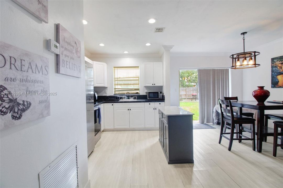 Recently Sold: $517,777 (3 beds, 1 baths, 1200 Square Feet)