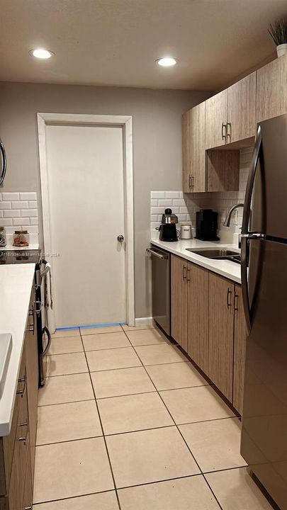 For Sale: $415,000 (2 beds, 1 baths, 1160 Square Feet)