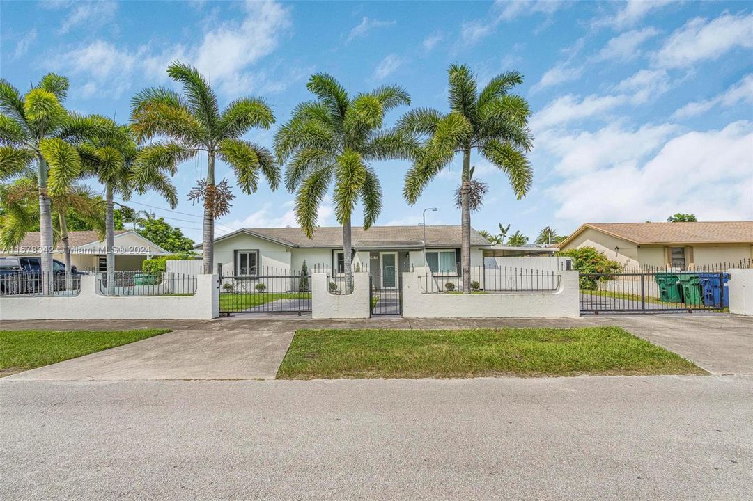 For Sale: $558,000 (3 beds, 2 baths, 1311 Square Feet)