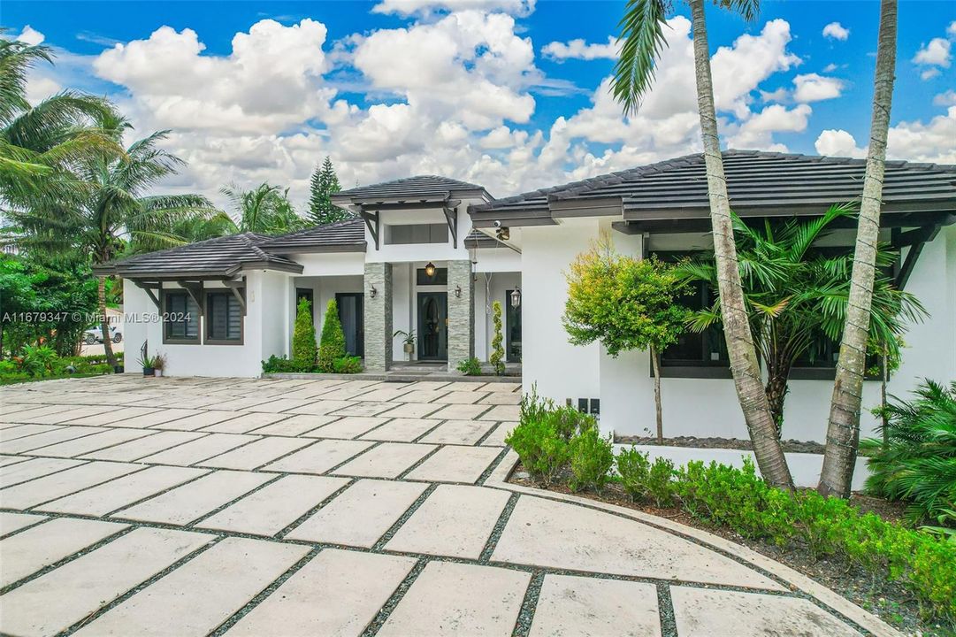 En Venta: $4,700,000 (6 camas, 5 baños, 5560 Pies cuadrados)