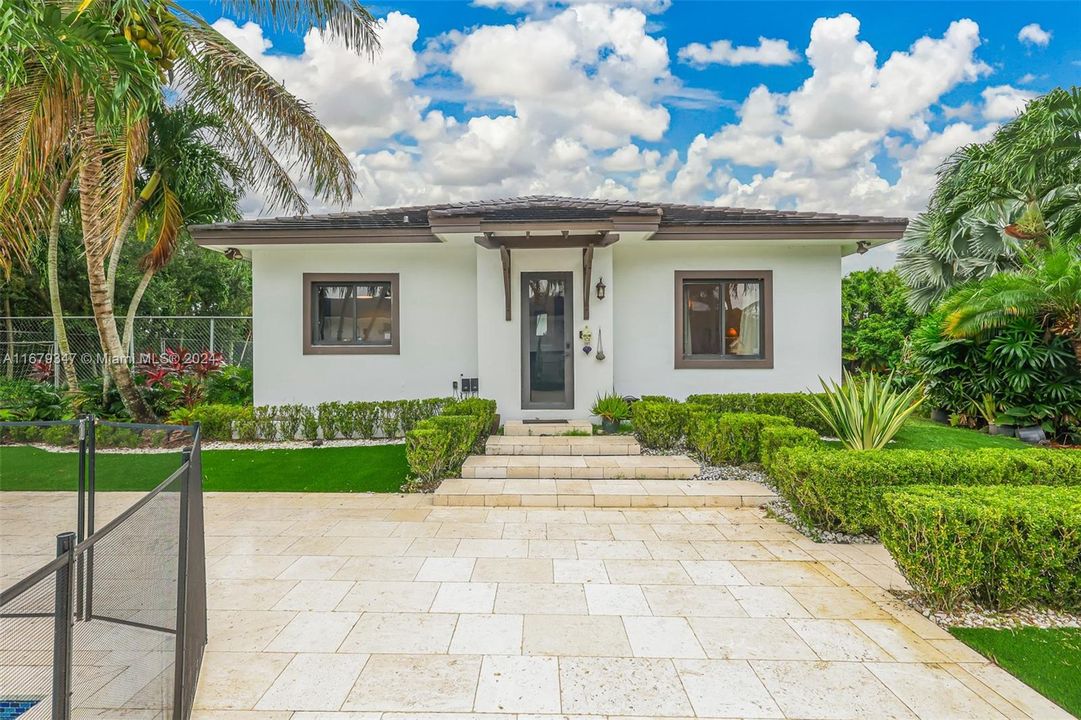 En Venta: $4,700,000 (6 camas, 5 baños, 5560 Pies cuadrados)