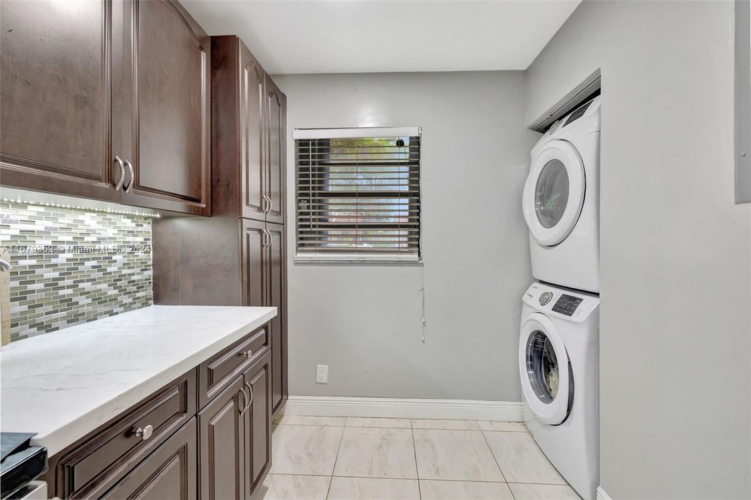 For Sale: $350,000 (3 beds, 2 baths, 1360 Square Feet)