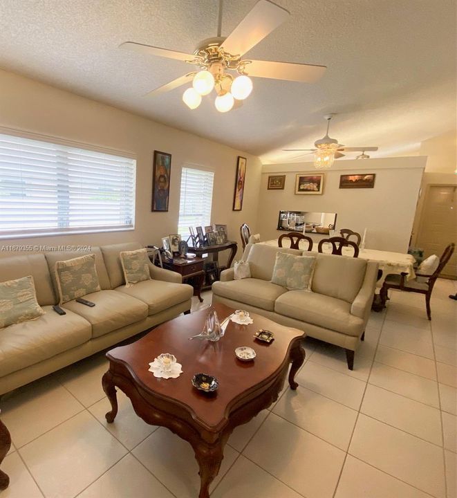 For Sale: $330,000 (2 beds, 2 baths, 1148 Square Feet)