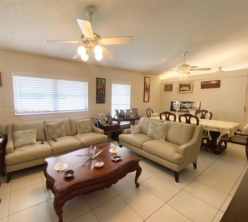 For Sale: $330,000 (2 beds, 2 baths, 1148 Square Feet)