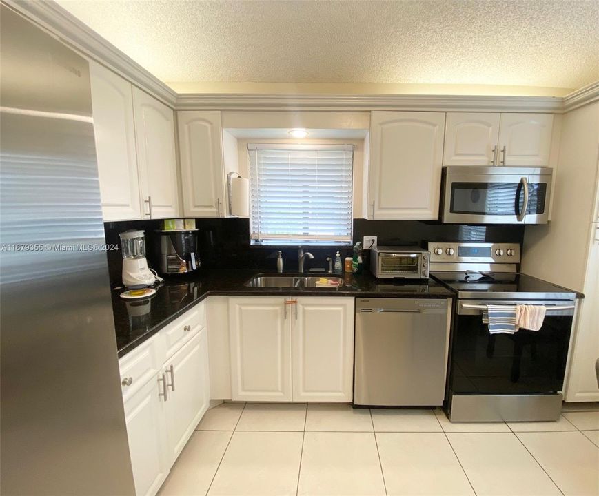 For Sale: $330,000 (2 beds, 2 baths, 1148 Square Feet)