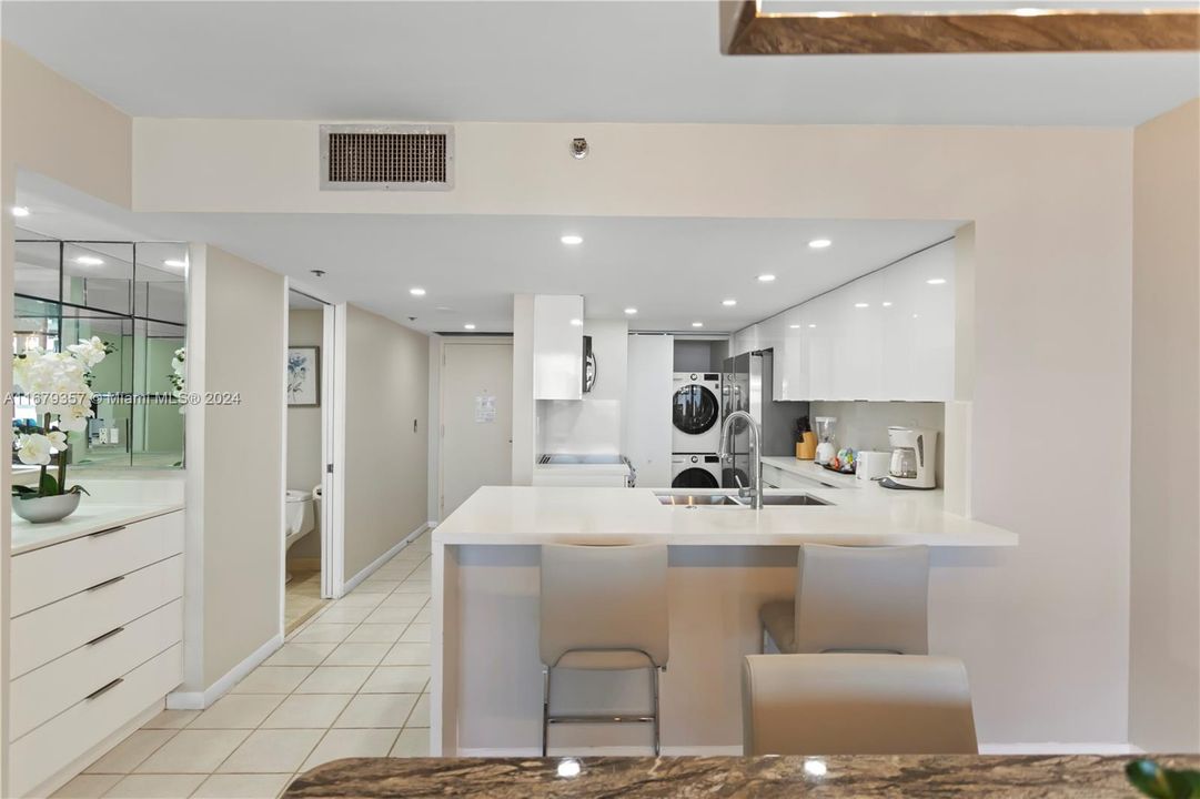 For Sale: $449,500 (1 beds, 1 baths, 1066 Square Feet)