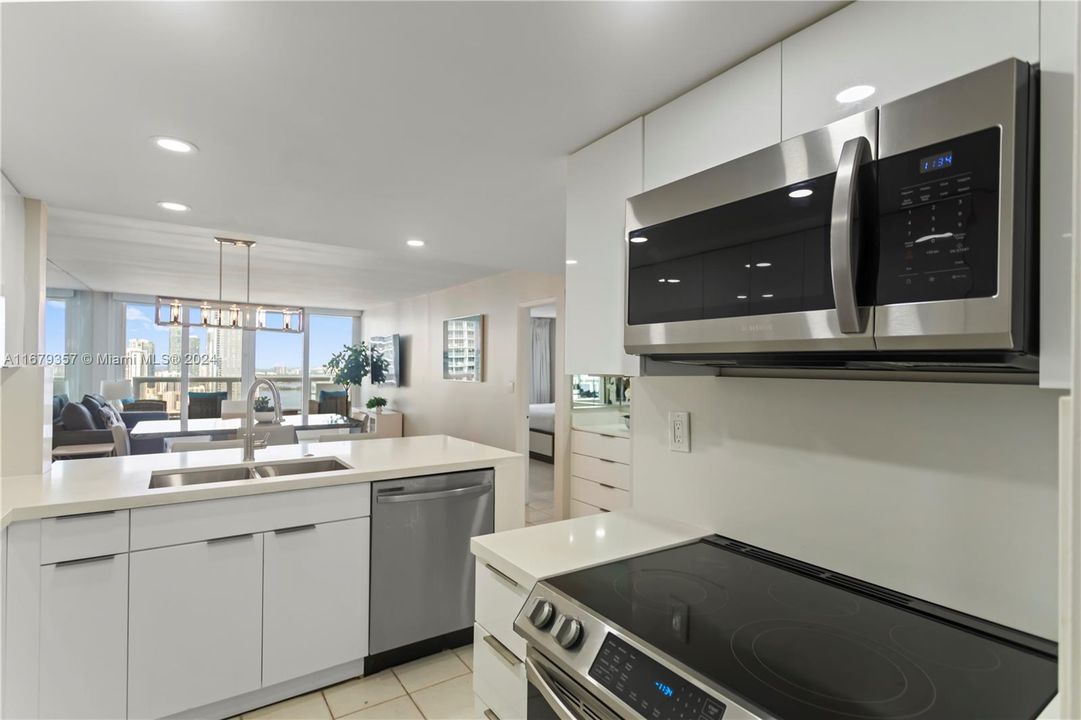 For Sale: $449,500 (1 beds, 1 baths, 1066 Square Feet)