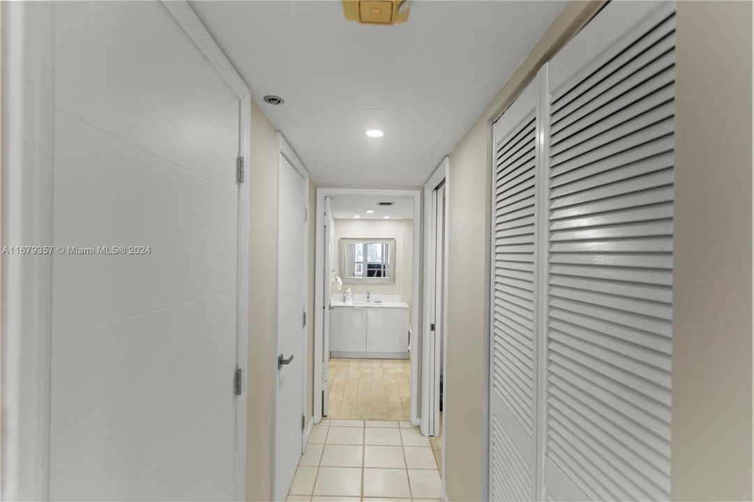 For Sale: $449,500 (1 beds, 1 baths, 1066 Square Feet)