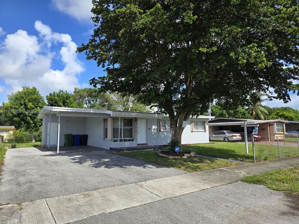 For Sale: $429,000 (3 beds, 2 baths, 925 Square Feet)