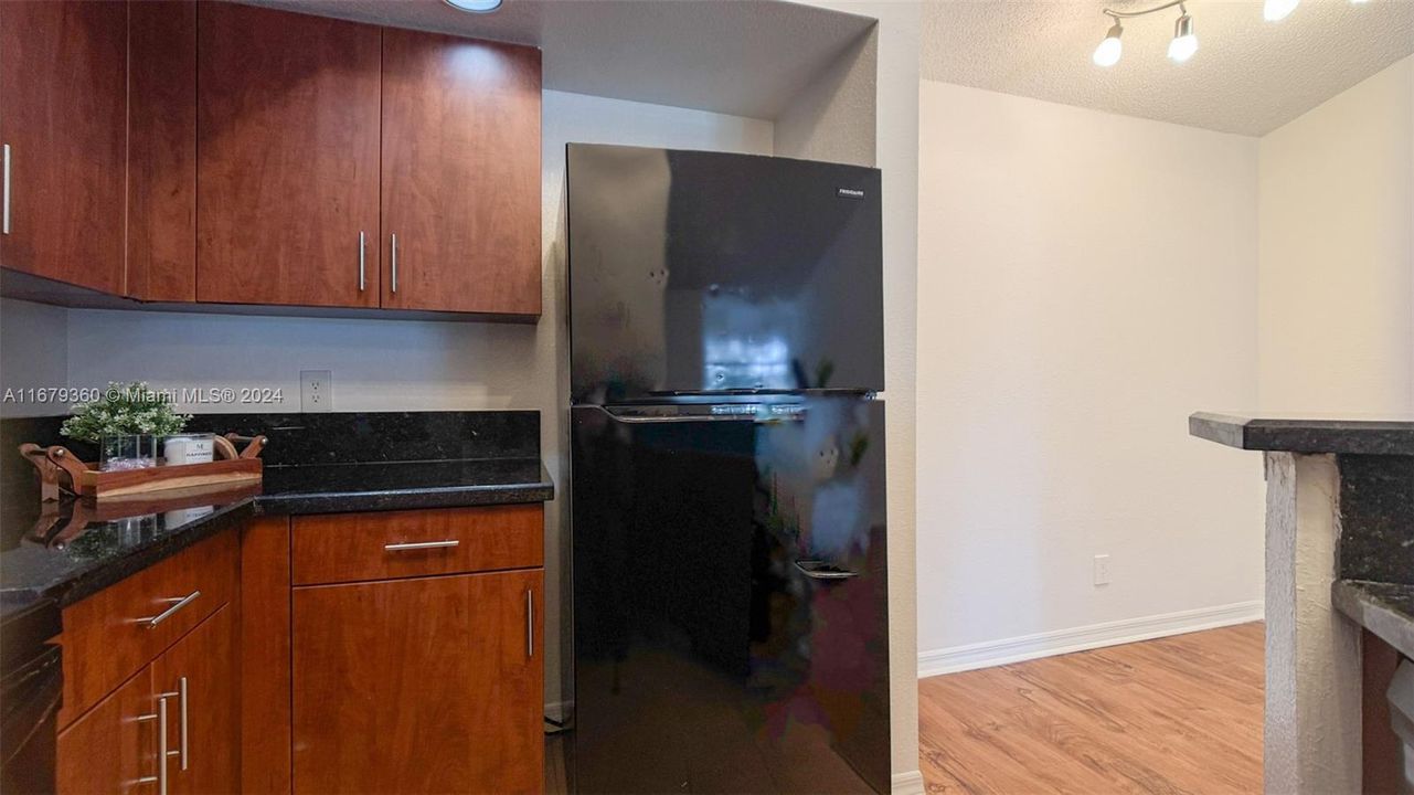 Active With Contract: $1,800 (1 beds, 1 baths, 743 Square Feet)