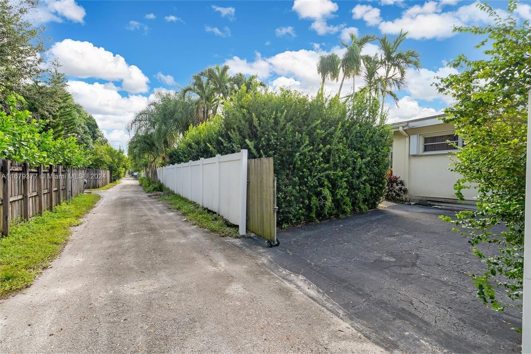 For Sale: $799,900 (4 beds, 2 baths, 2383 Square Feet)