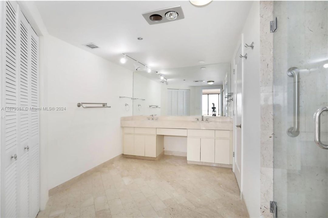 For Sale: $625,000 (2 beds, 2 baths, 2215 Square Feet)