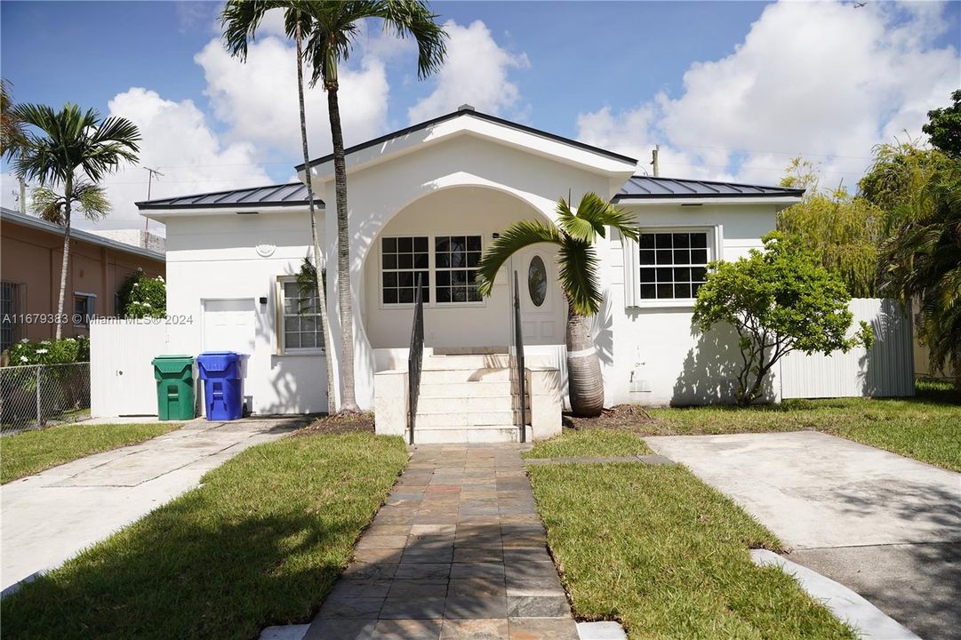 For Sale: $1,025,000 (3 beds, 3 baths, 1181 Square Feet)