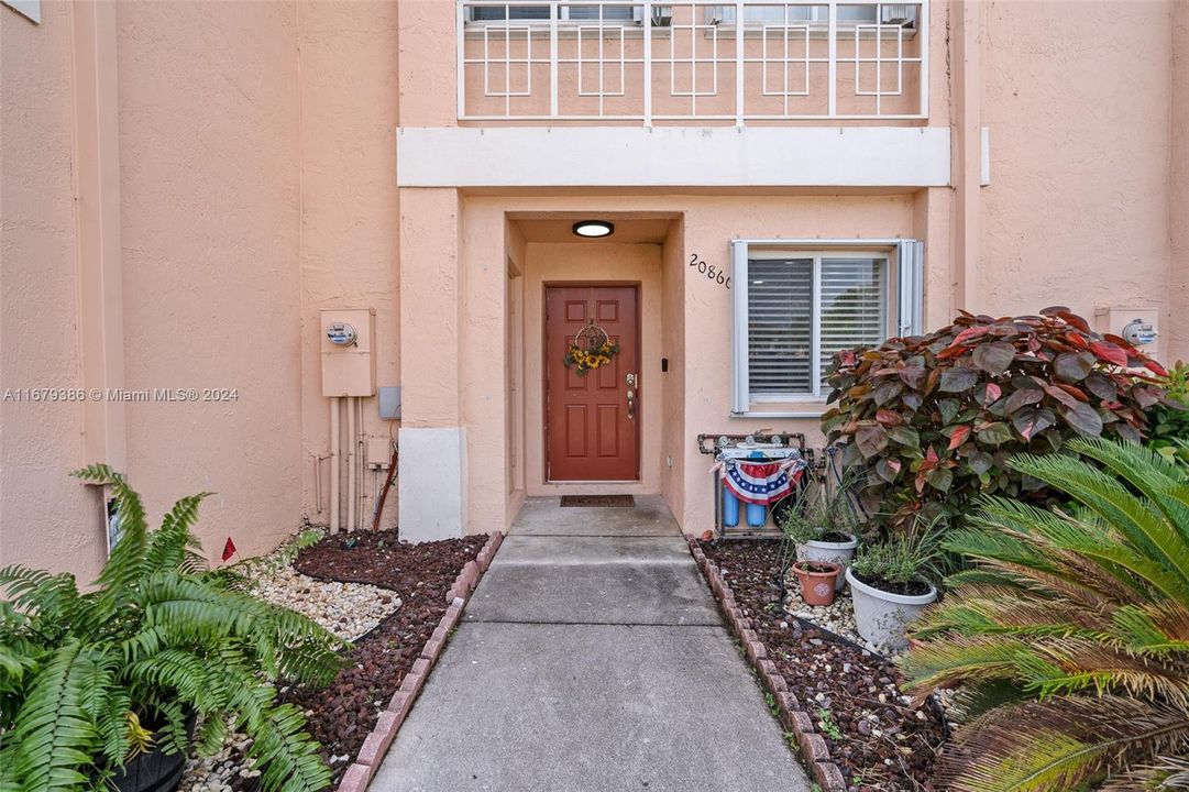 For Sale: $449,900 (3 beds, 2 baths, 1361 Square Feet)