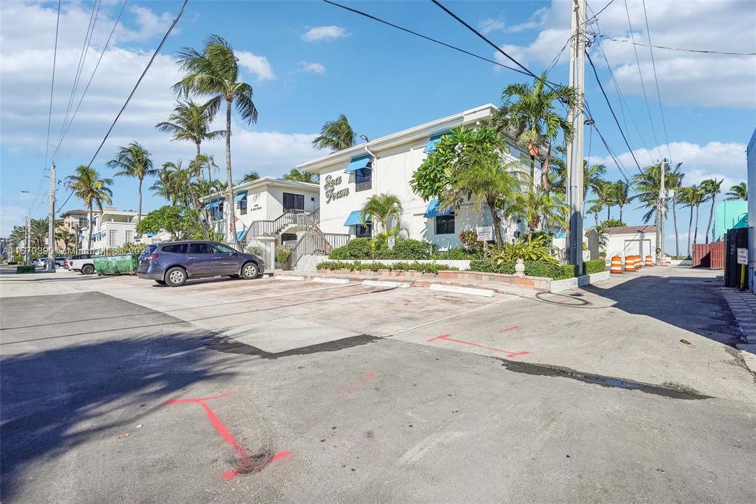 For Sale: $849,000 (3 beds, 2 baths, 1790 Square Feet)