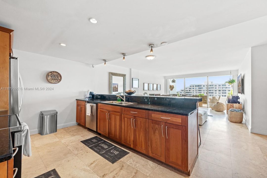 For Sale: $1,300,000 (2 beds, 2 baths, 1260 Square Feet)