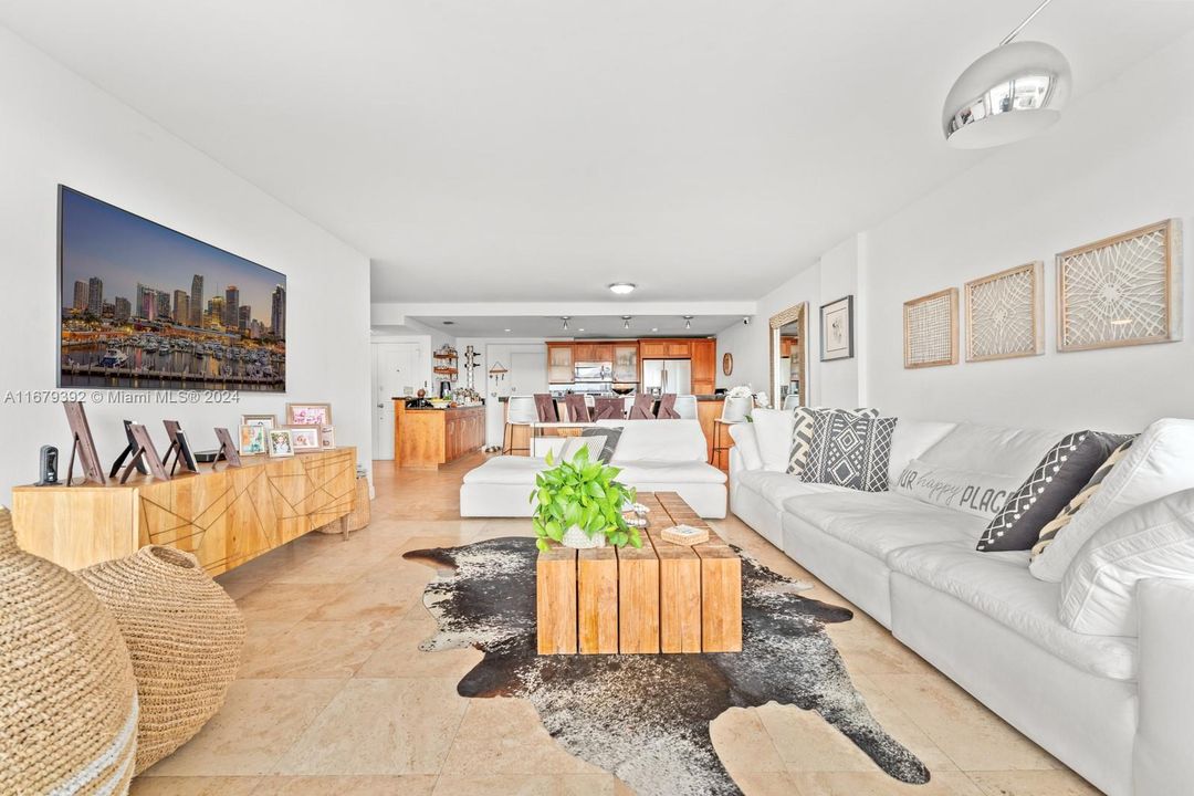 For Sale: $1,300,000 (2 beds, 2 baths, 1260 Square Feet)