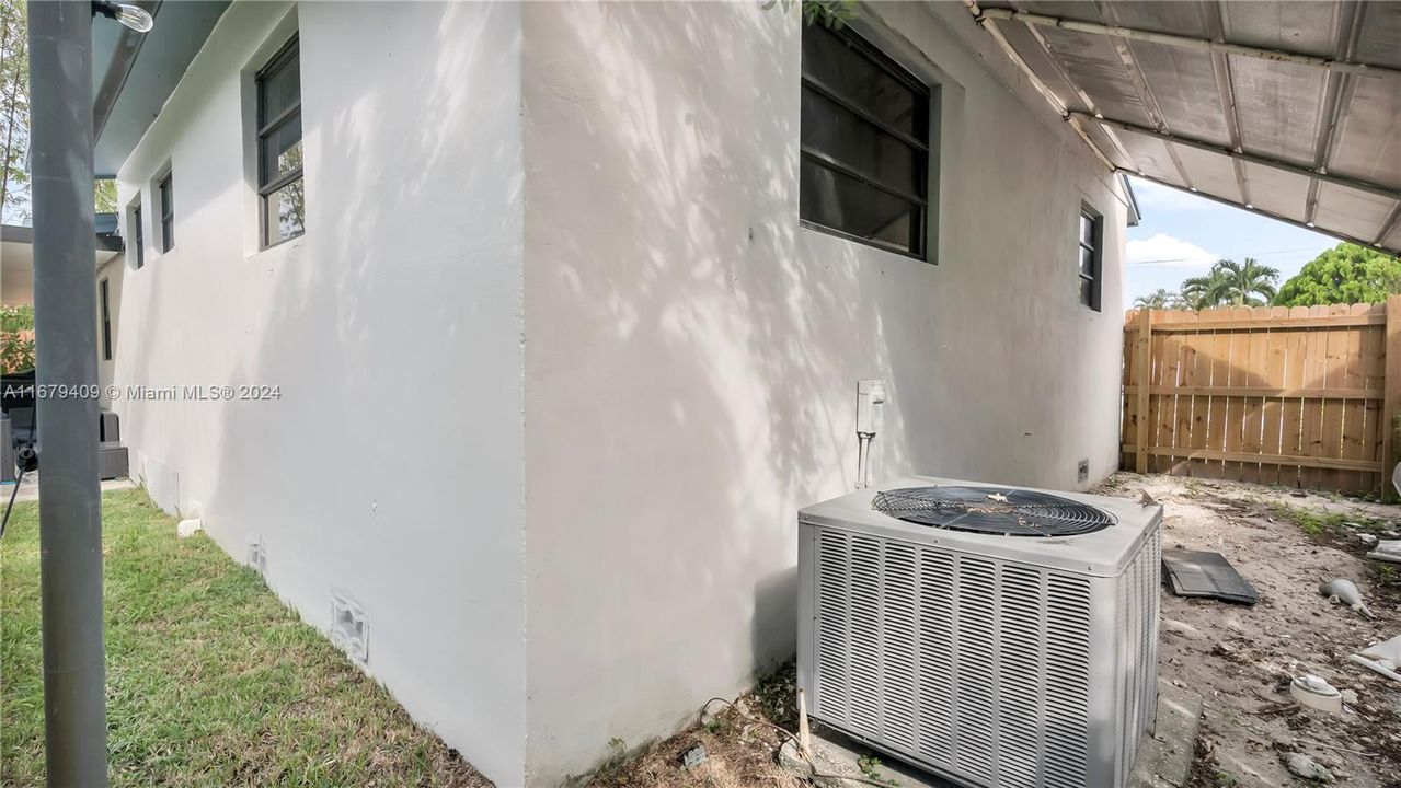 For Sale: $550,000 (3 beds, 2 baths, 1240 Square Feet)