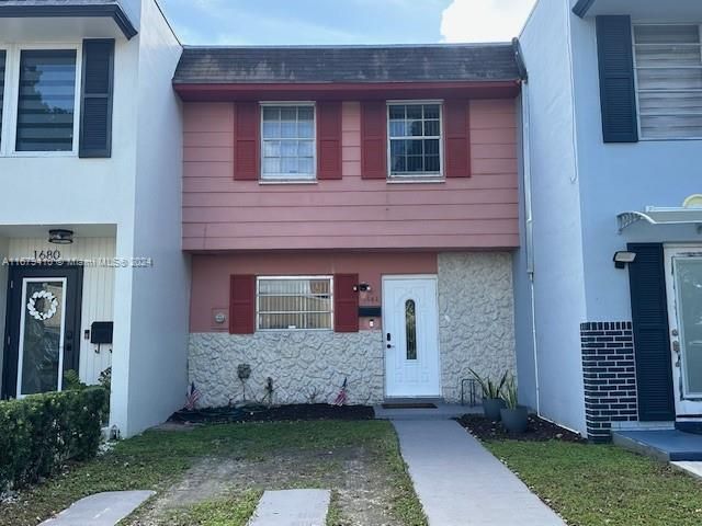 For Rent: $2,650 (2 beds, 2 baths, 1314 Square Feet)