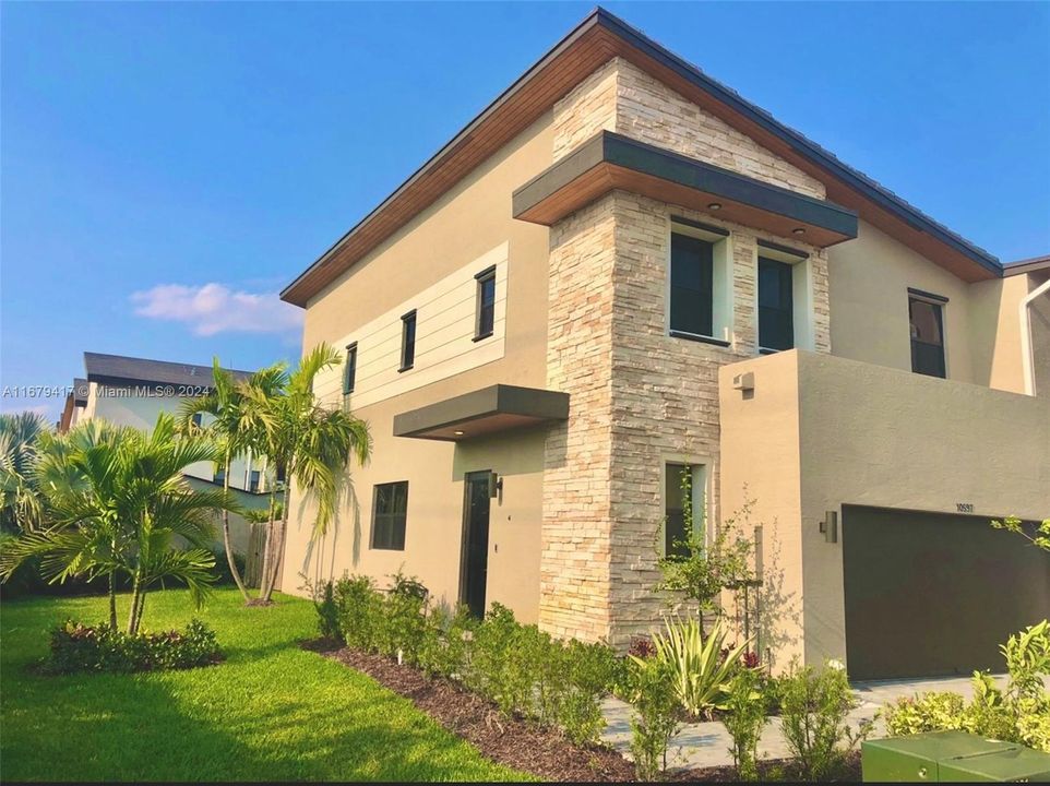 En Venta: $811,000 (3 camas, 2 baños, 2100 Pies cuadrados)