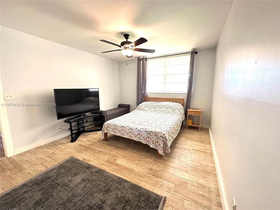 Very large bedroom with a queen-sized bed. Unit can come vacant or partially furnished.