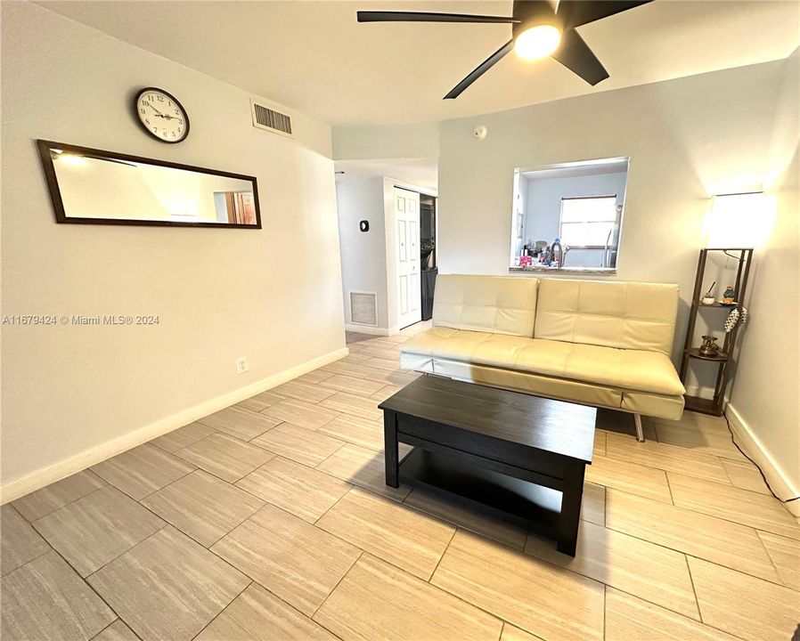 For Rent: $2,400 (2 beds, 2 baths, 1136 Square Feet)