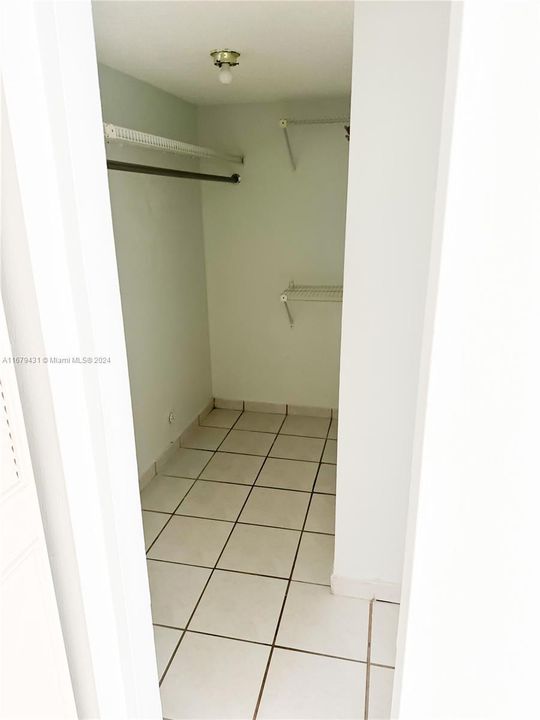 For Rent: $2,300 (2 beds, 2 baths, 1095 Square Feet)