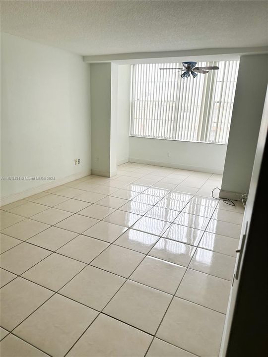 For Rent: $2,300 (2 beds, 2 baths, 1095 Square Feet)