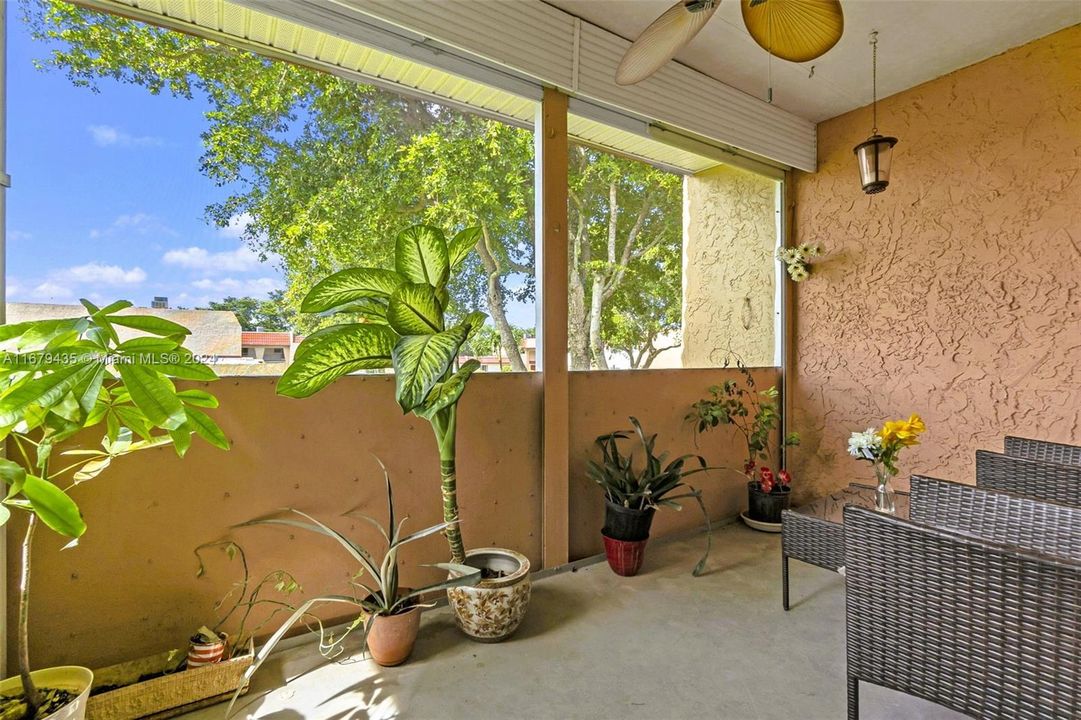 For Sale: $159,000 (2 beds, 2 baths, 1021 Square Feet)