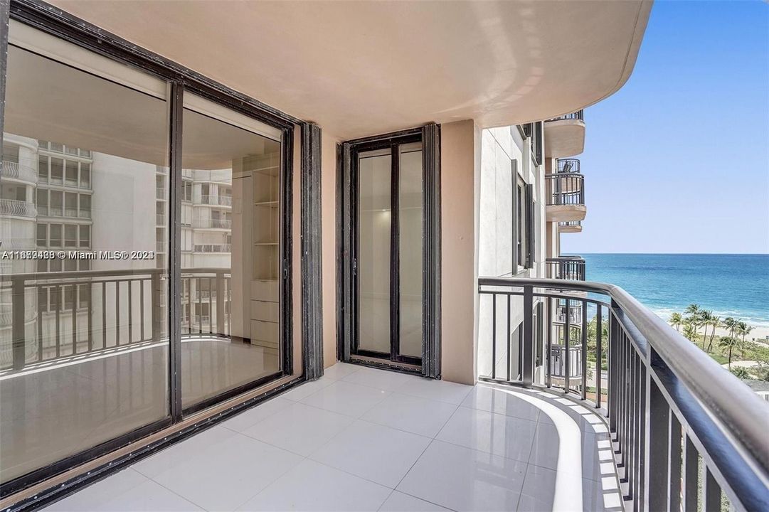 For Sale: $1,395,000 (2 beds, 2 baths, 2018 Square Feet)