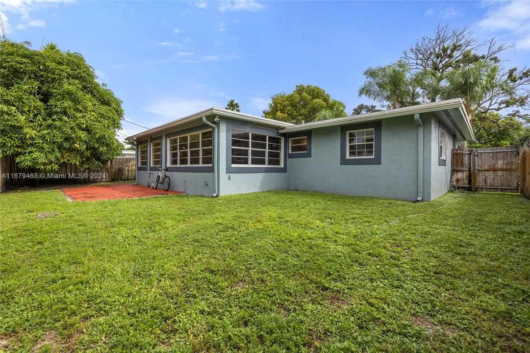 For Sale: $625,000 (3 beds, 2 baths, 1752 Square Feet)