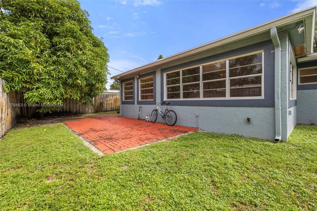 For Sale: $625,000 (3 beds, 2 baths, 1752 Square Feet)