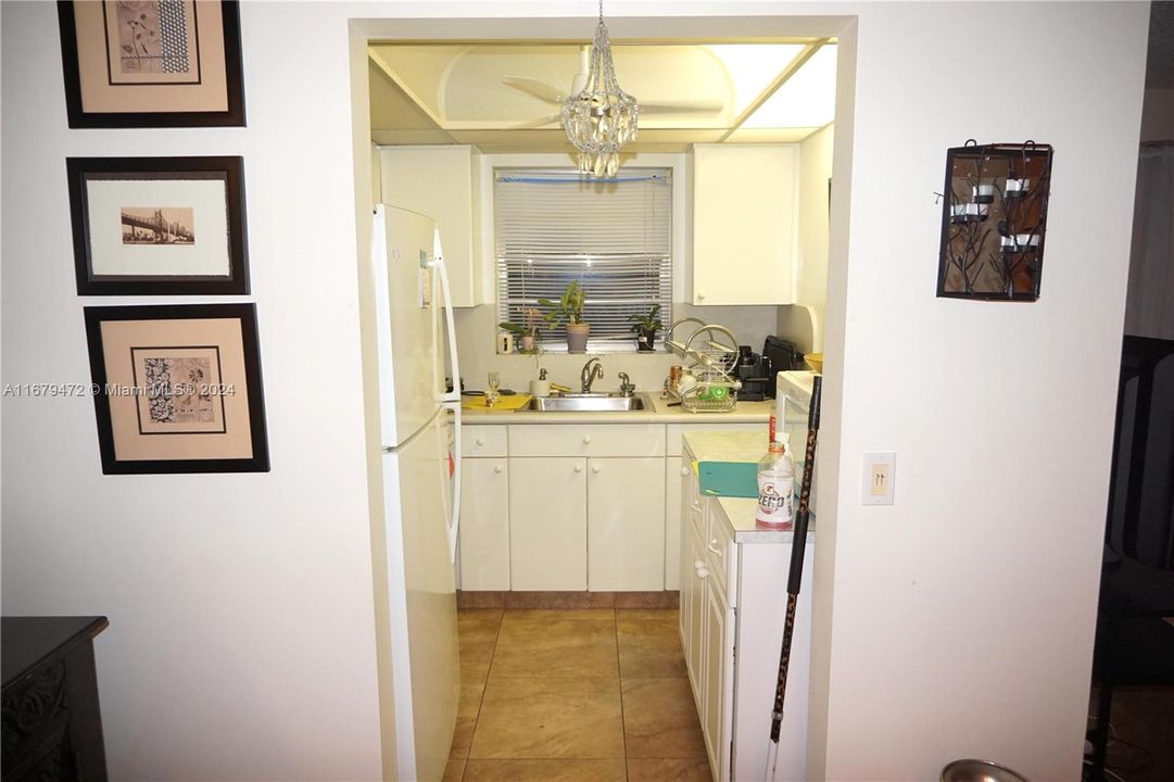 For Rent: $1,600 (1 beds, 1 baths, 738 Square Feet)