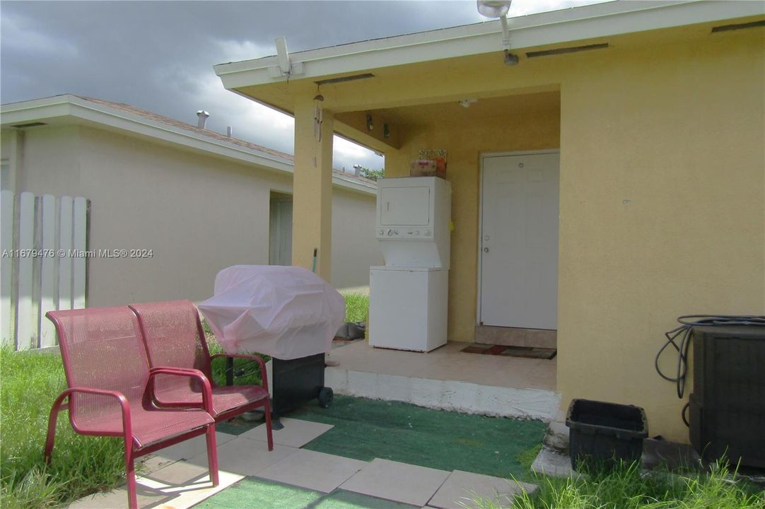 For Rent: $2,500 (3 beds, 2 baths, 1065 Square Feet)