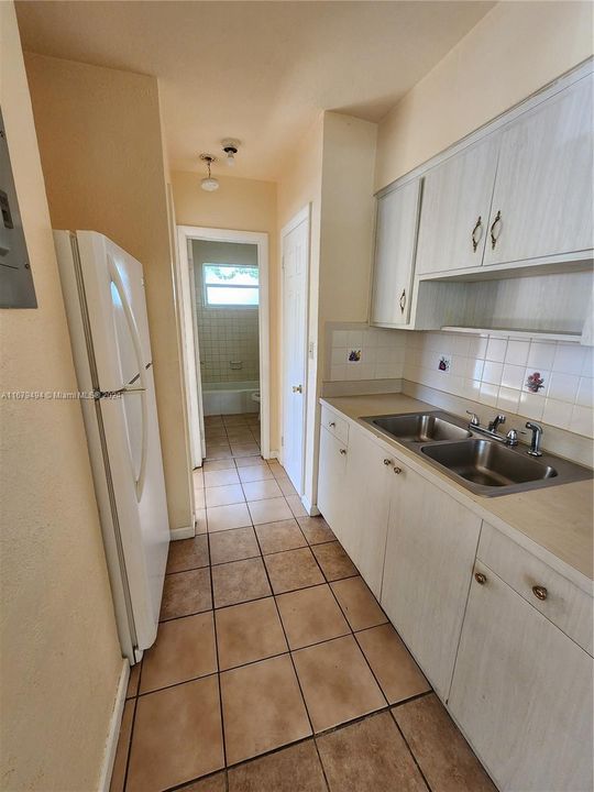 For Rent: $1,425 (1 beds, 1 baths, 2739 Square Feet)