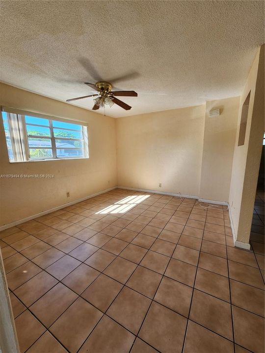 For Rent: $1,425 (1 beds, 1 baths, 2739 Square Feet)