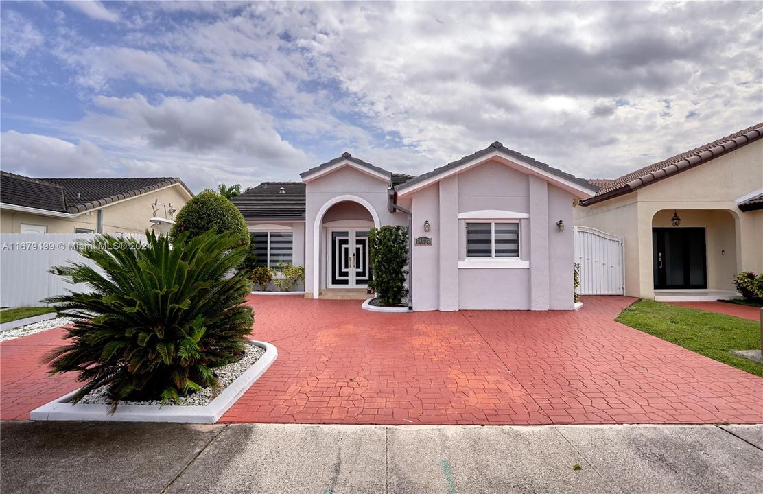 For Sale: $680,000 (3 beds, 2 baths, 1835 Square Feet)