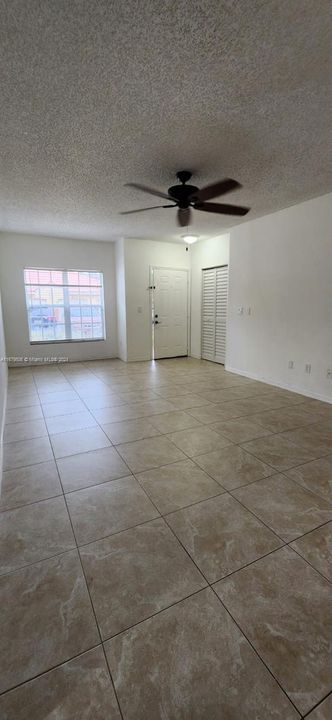 For Rent: $1,750 (1 beds, 1 baths, 784 Square Feet)