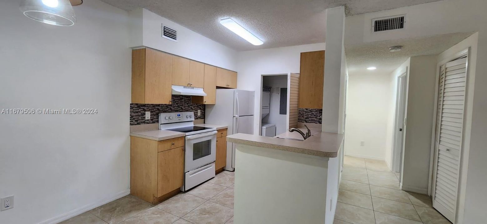 For Rent: $1,750 (1 beds, 1 baths, 784 Square Feet)