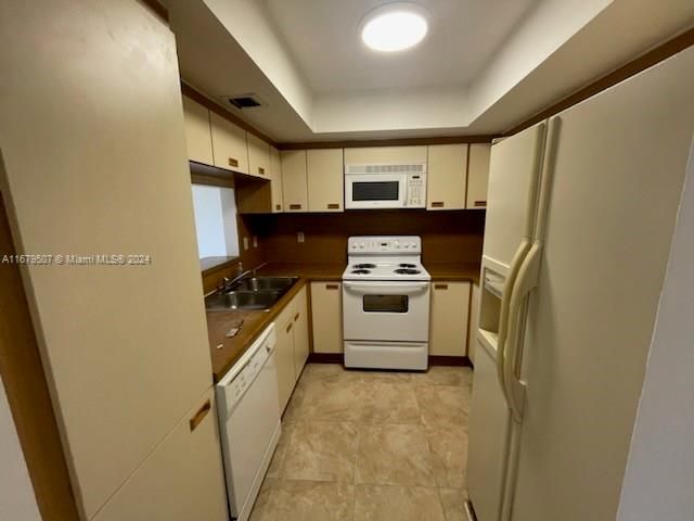 For Sale: $334,000 (2 beds, 2 baths, 1040 Square Feet)