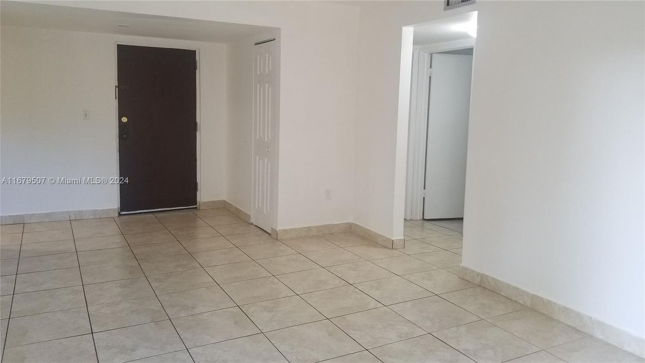 En Venta: $334,000 (2 camas, 2 baños, 1040 Pies cuadrados)