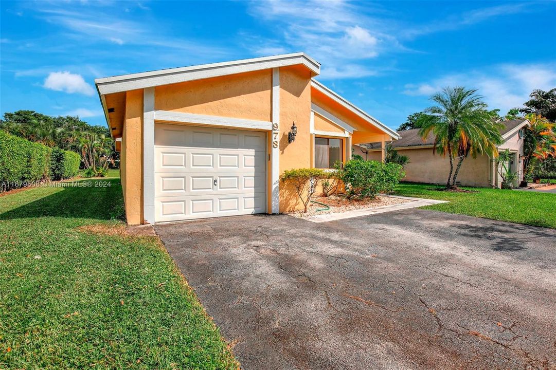 For Sale: $510,000 (3 beds, 2 baths, 1385 Square Feet)