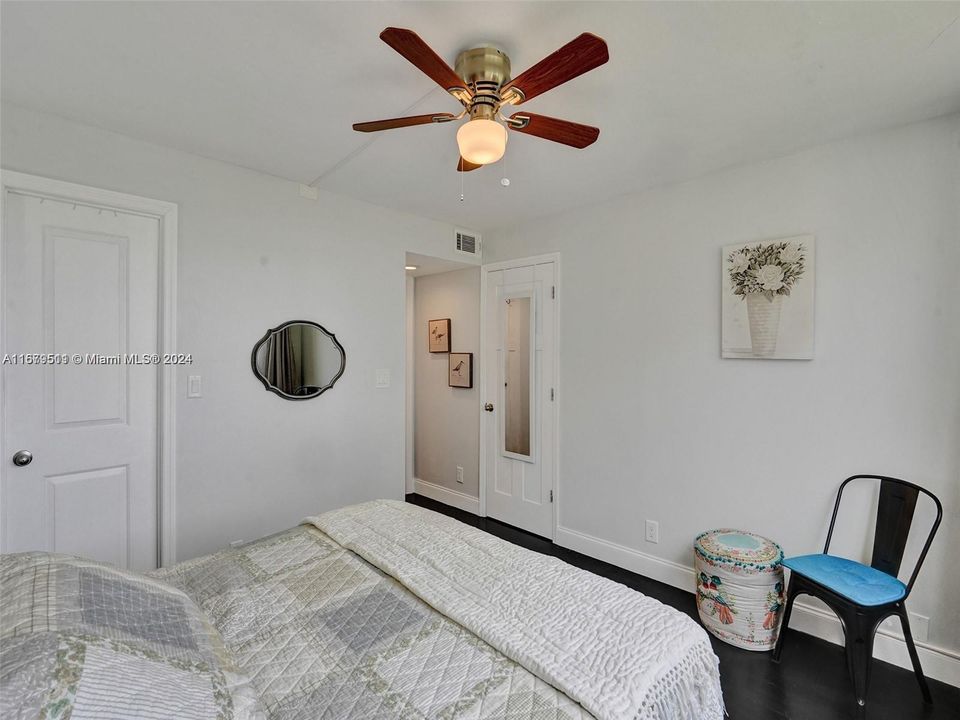 For Sale: $199,900 (2 beds, 2 baths, 1170 Square Feet)